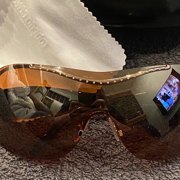 Gently used woman’s Roberto Cavalli sunglasses. - Picture 10 of 12